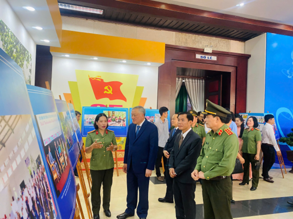 Triển lãm ảnh hưởng ứng “Ngày thế giới phòng, chống mua bán người”, “Ngày toàn dân phòng, chống mua bán người 30/7” năm 2025