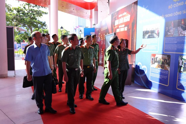Triển lãm ảnh tuyên truyền, phổ biến pháp luật; tập huấn, hướng dẫn kỹ năng phòng, chống mua bán người; phòng, chống bạo lực trên cơ sở giới hưởng ứng Ngày thế giới phòng, chống mua bán người, Ngày toàn dân phòng, chống mua bán người 30/7 năm 2026
