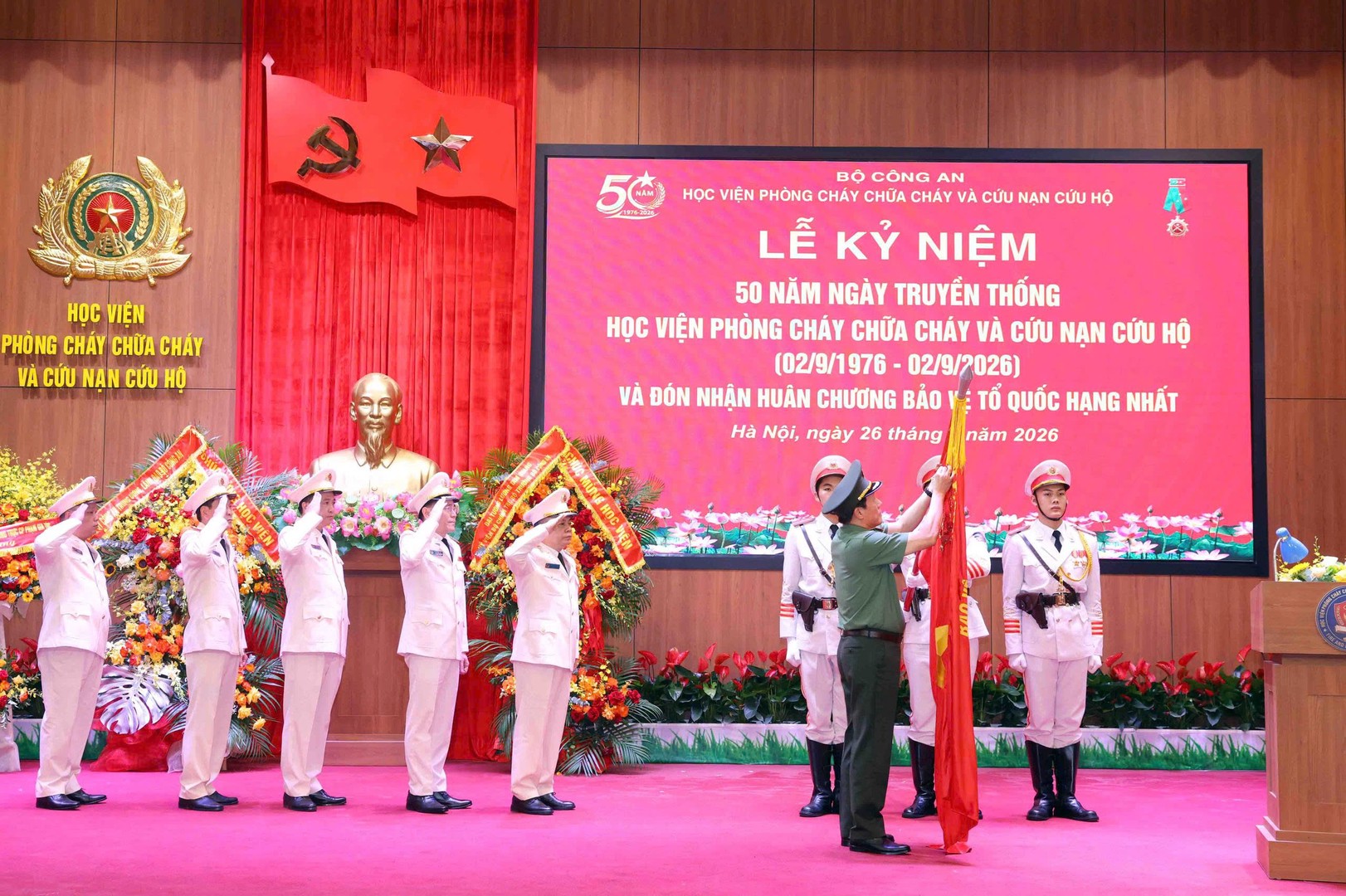 Học viện Phòng cháy chữa cháy và Cứu nạn cứu hộ đón nhận Huân chương Bảo vệ Tổ quốc hạng Nhất