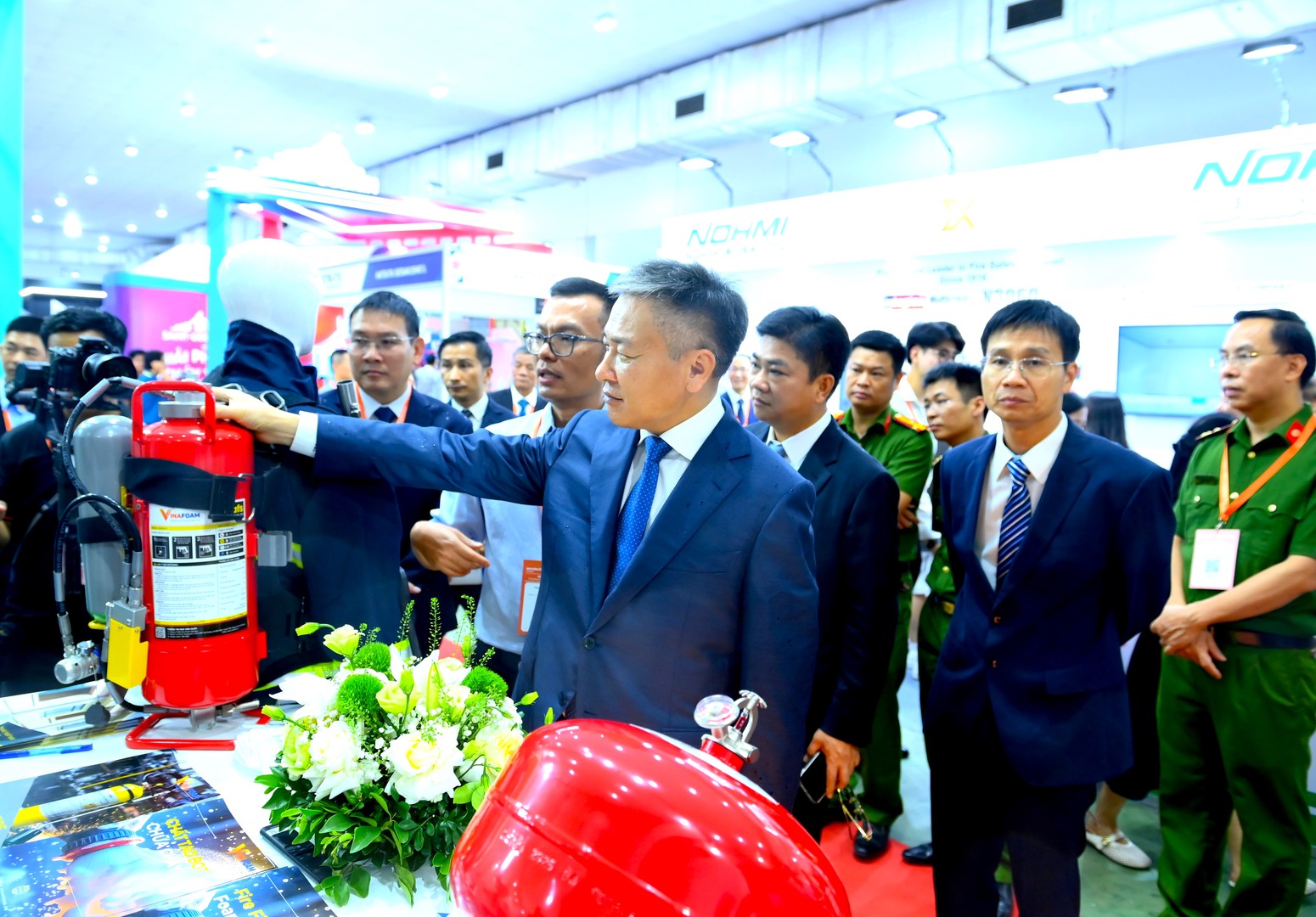Thứ trưởng Nguyễn Ngọc Lâm tham quan Triển lãm quốc tế về phòng cháy, chữa cháy và cứu nạn, cứu hộ