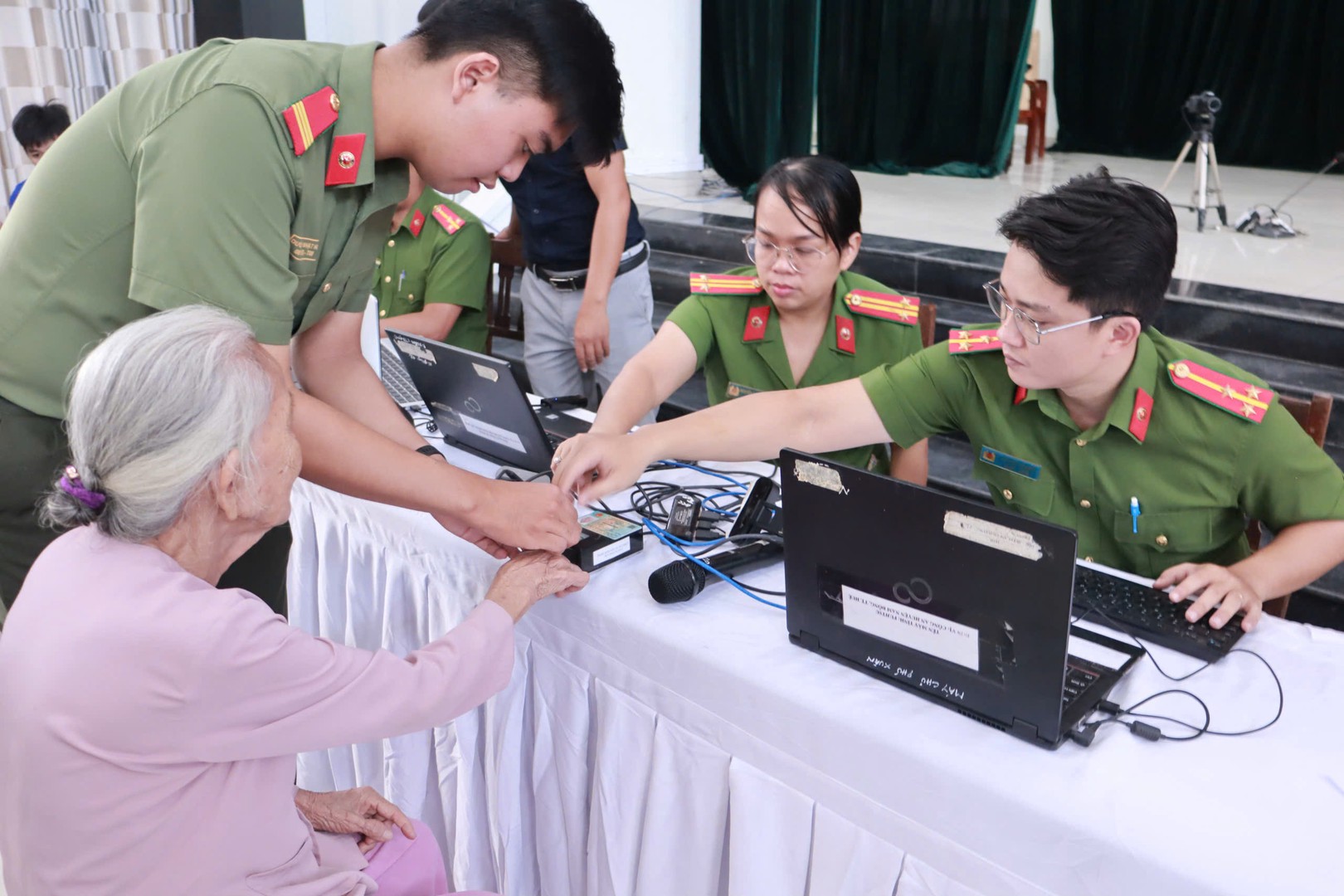 Công an thành phố Huế triển khai đợt 2 thu nhận mẫu sinh phẩm ADN thân nhân liệt sĩ chưa xác định danh tính